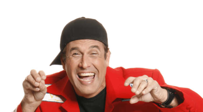 Sérgio Mallandro se apresenta na última noite do Festival Humor Contra-Ataca, no Qualistage