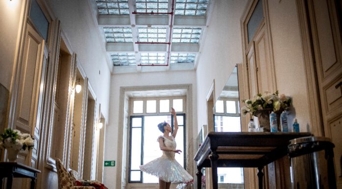 Escola Estadual de Dança Maria Olenewa completa 97 anos e festeja o aniversário com alunos e professores na Sala Mário Tavares