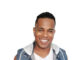 Cantor Ricky Vieira se apresenta no palco do “West Musical”
