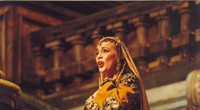 Mês da mulher: Georgia Szpilman homenageia Chiquinha Gonzaga em apresentação especial no Theatro Municipal RJ