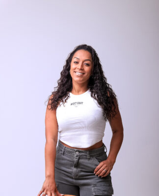 Kamylla Park se apresenta no palco do West Musical no fim de semana