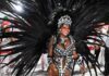 Com fantasia luxuosa, Índia Zurich rouba a cena como rainha de bateria da Vila Santa Tereza